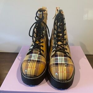Madden Girl Yellow Plaid Lace-Up Ankle Boots. Size 8.5
